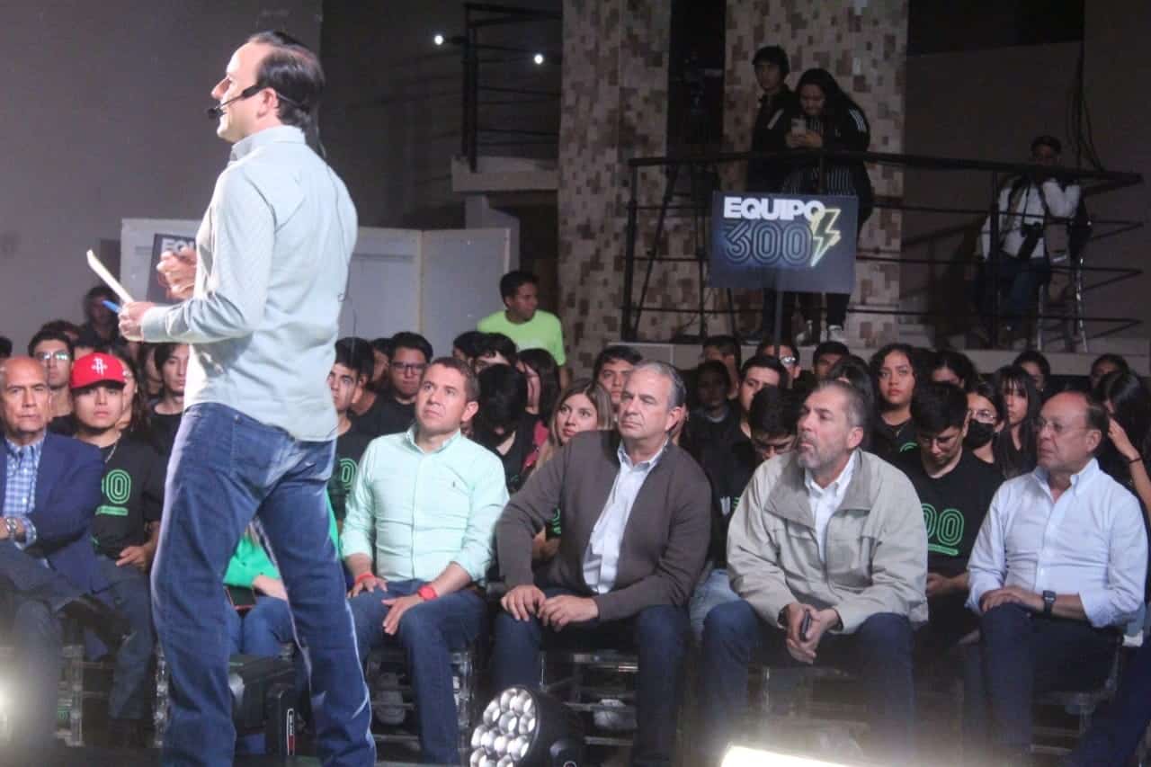 Hugo presente en el foro de Manolo