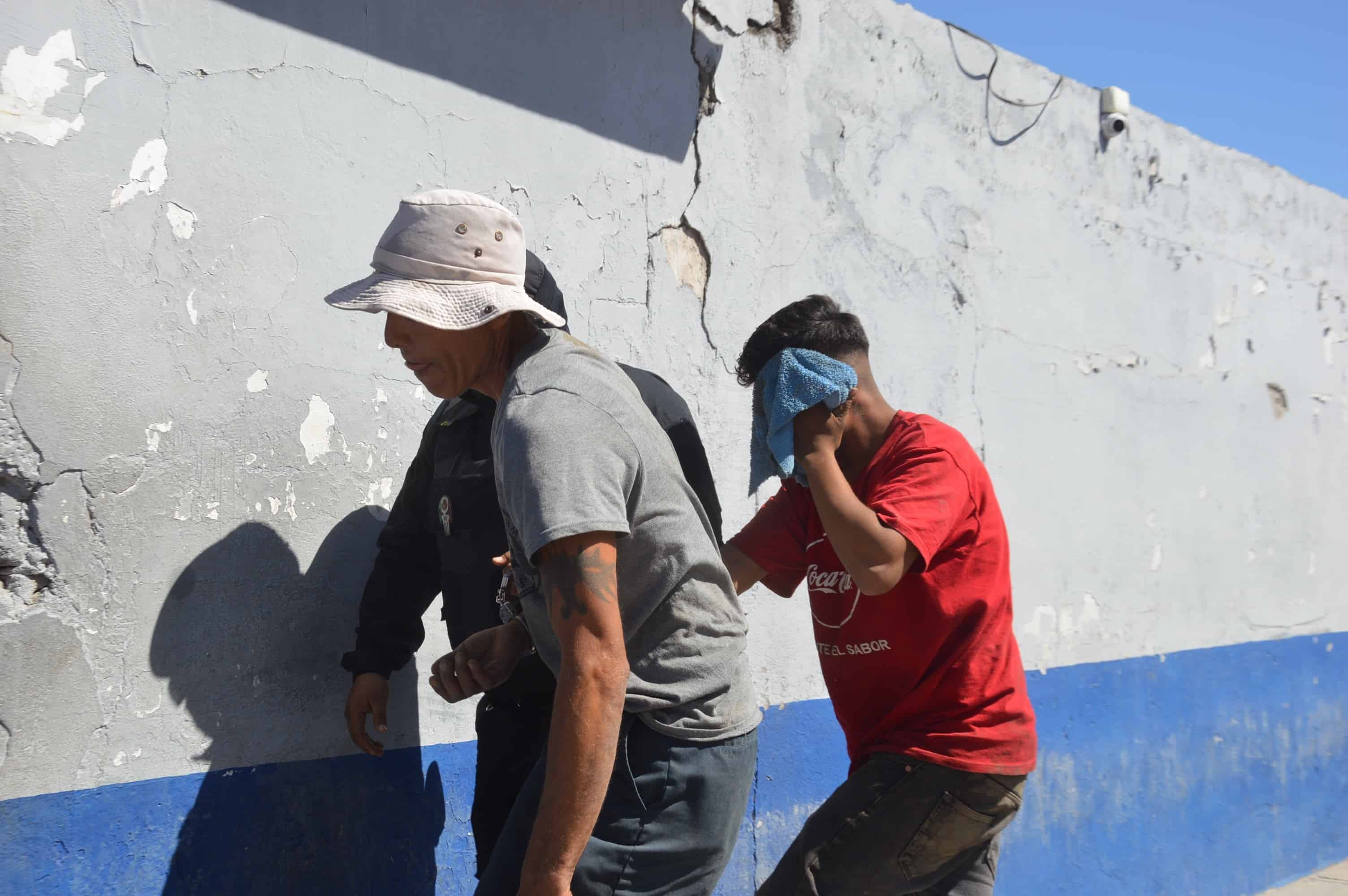 Tuercen a ‘ratas’ saqueando vagones