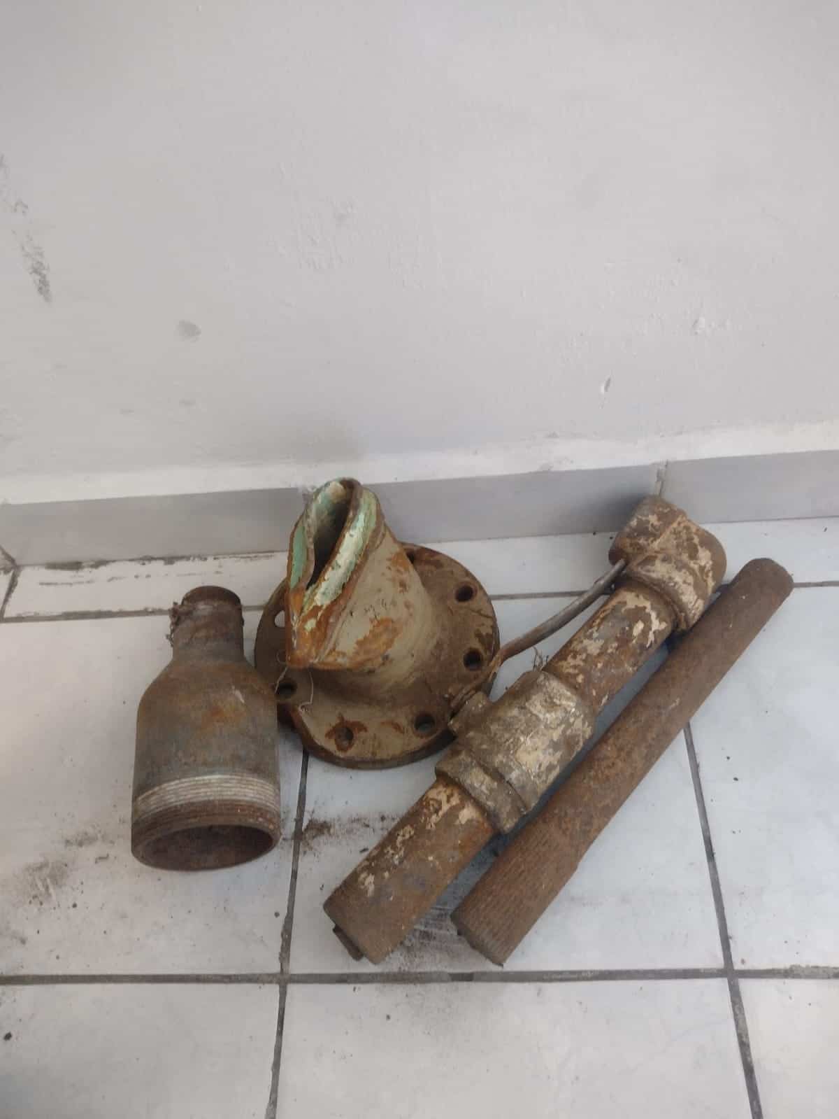 Tuercen a ‘ratas’ saqueando vagones