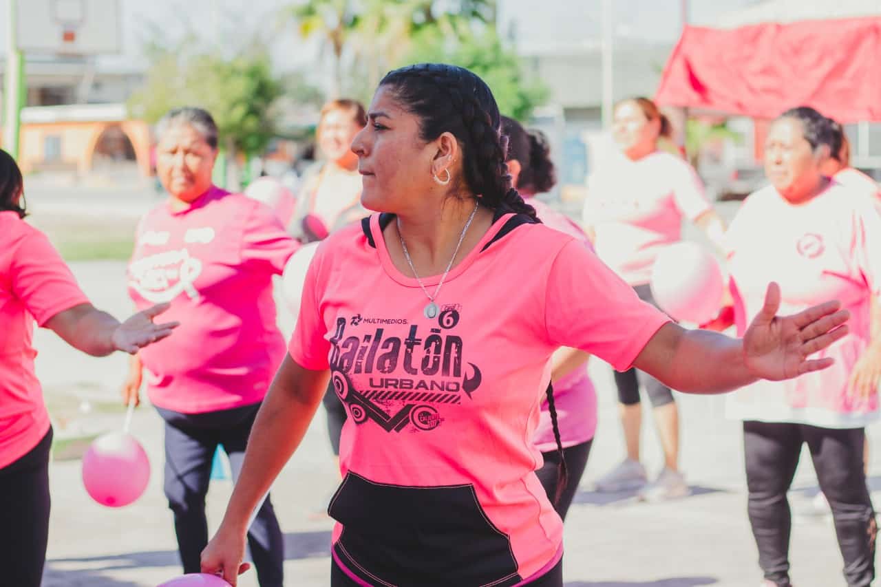Realizan Zumbatón En el “Mes Rosa”