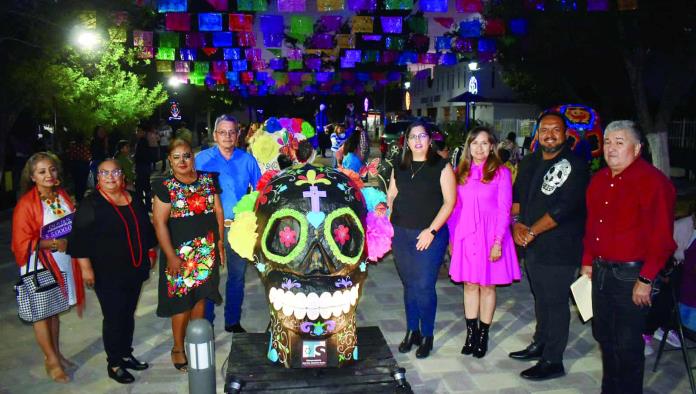 Celebran concurso de calaveras monumentales