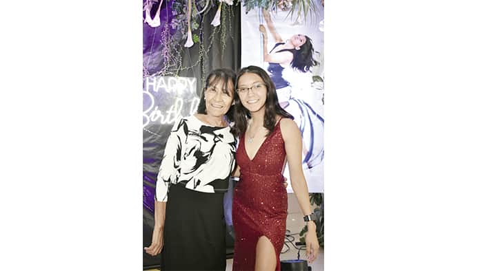 Mayela pre celebra sus XV años