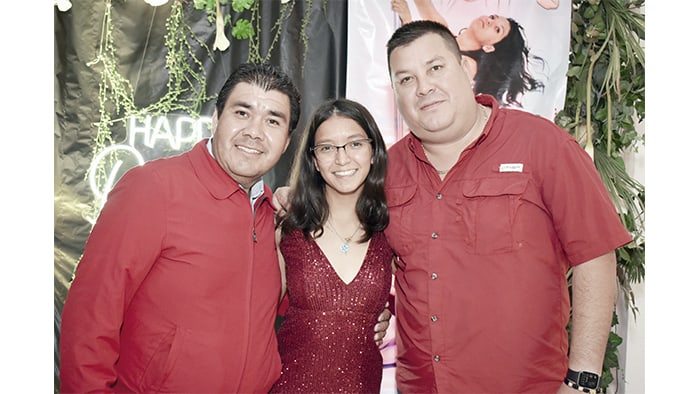 Mayela pre celebra sus XV años