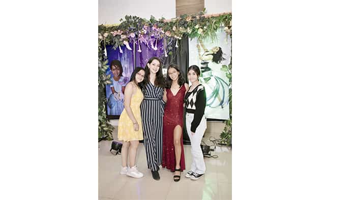Mayela pre celebra sus XV años