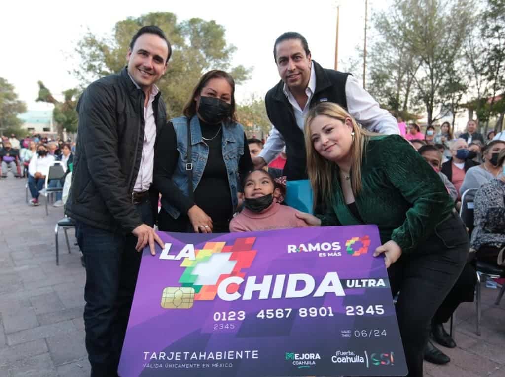 Entrega Manolo apoyos en Ramos 