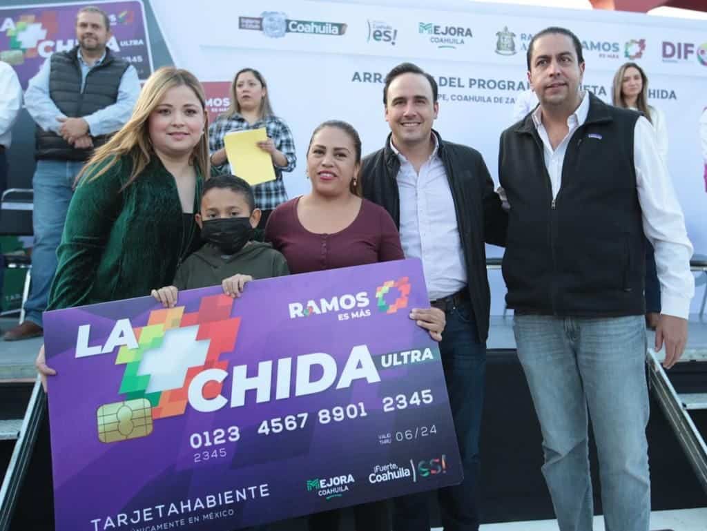 Entrega Manolo apoyos en Ramos 