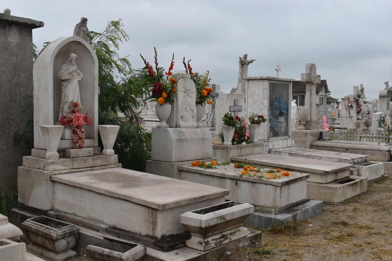Visitaron panteón 15 mil personas