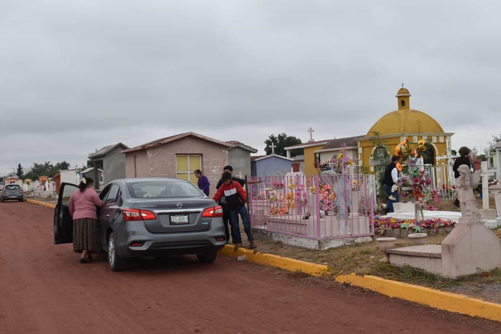 Visitaron panteón 15 mil personas