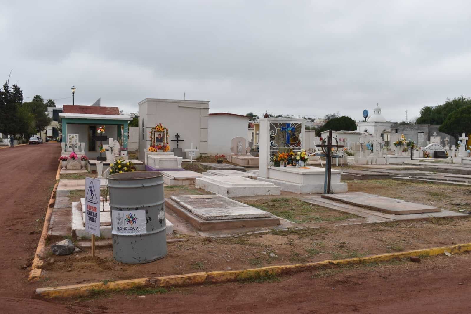 Visitaron panteón 15 mil personas