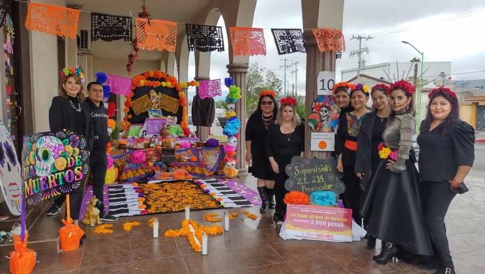 Premian a ganadores de Altares y Murales
