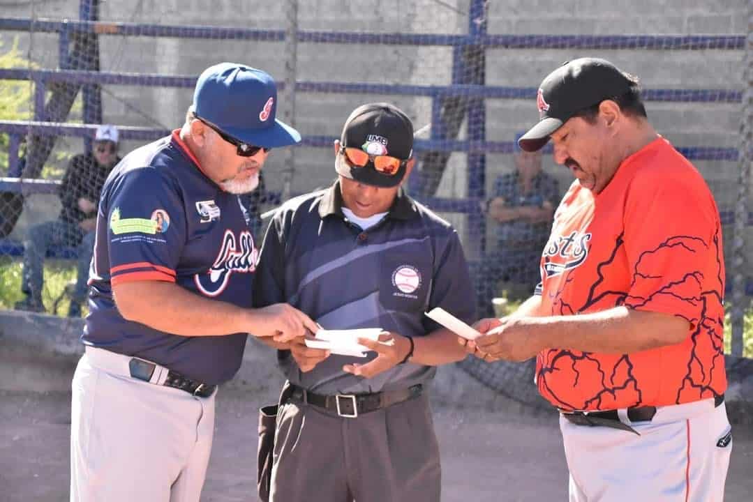 Astros de Sacramento divide con Gallos