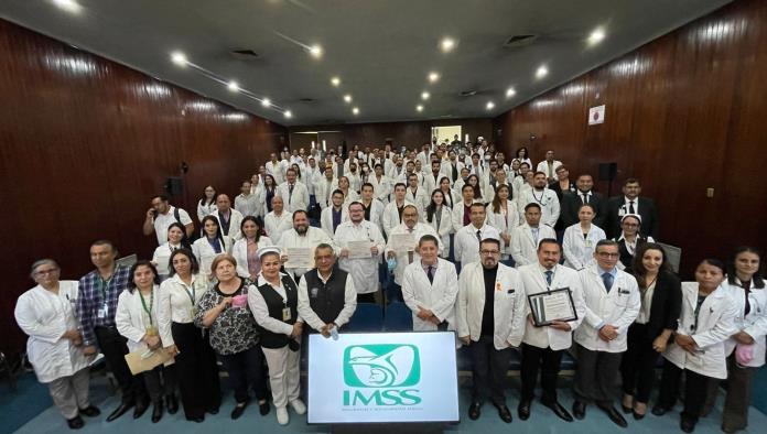 Entregan reconocimientos a médicas y médicos destacados del IMSS Monclova y Piedras Negras