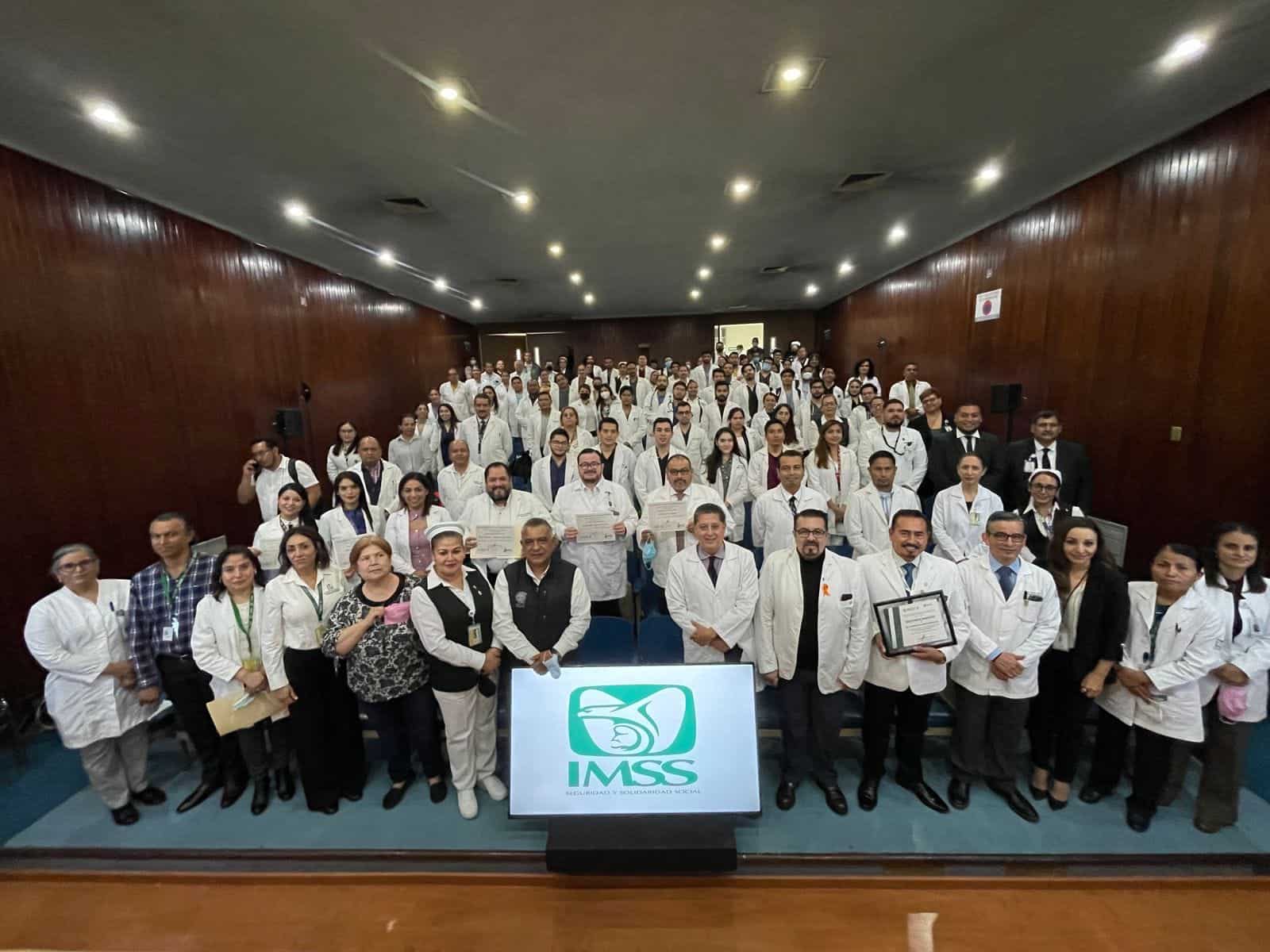 Entregan reconocimientos a médicas y médicos destacados del IMSS Monclova y Piedras Negras