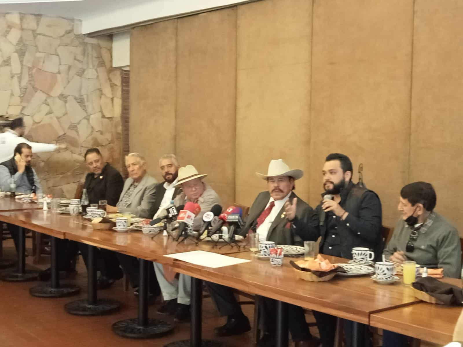 Senador Armando Guadiana Tijerina denunció actos anticipados de campaña en Morena