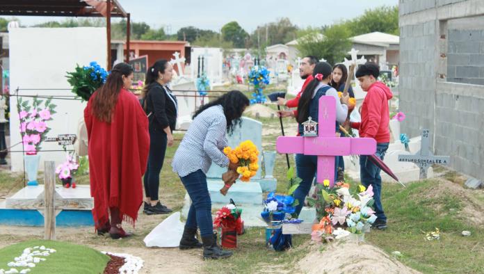 Celebran navenses día de los muertos 