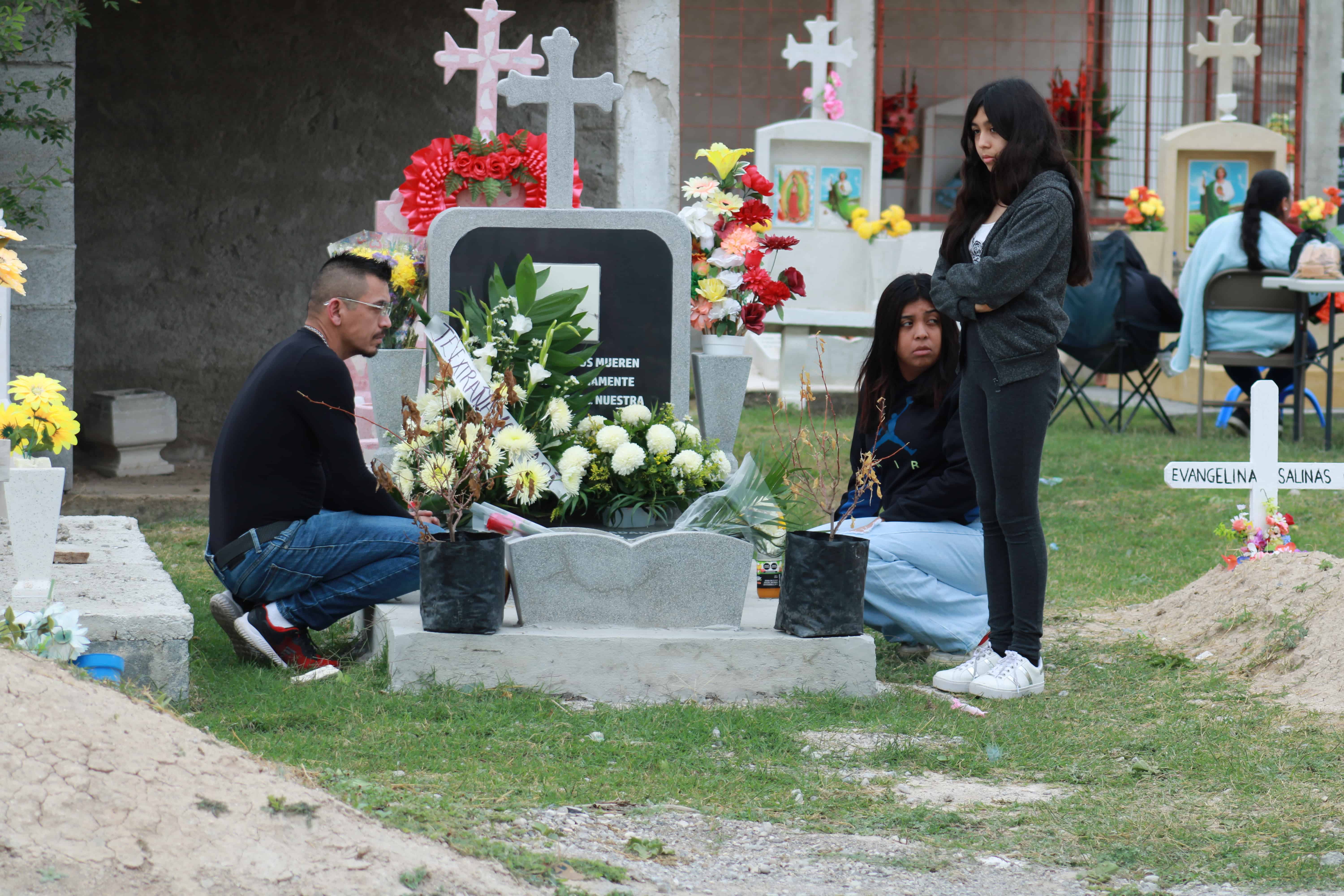 Celebran navenses día de los muertos 