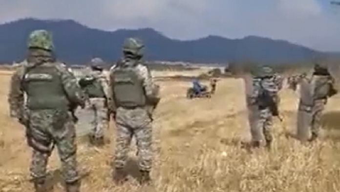 Guardia Nacional dejan ir a huachicoleros que robaban combustible frente a ellos
