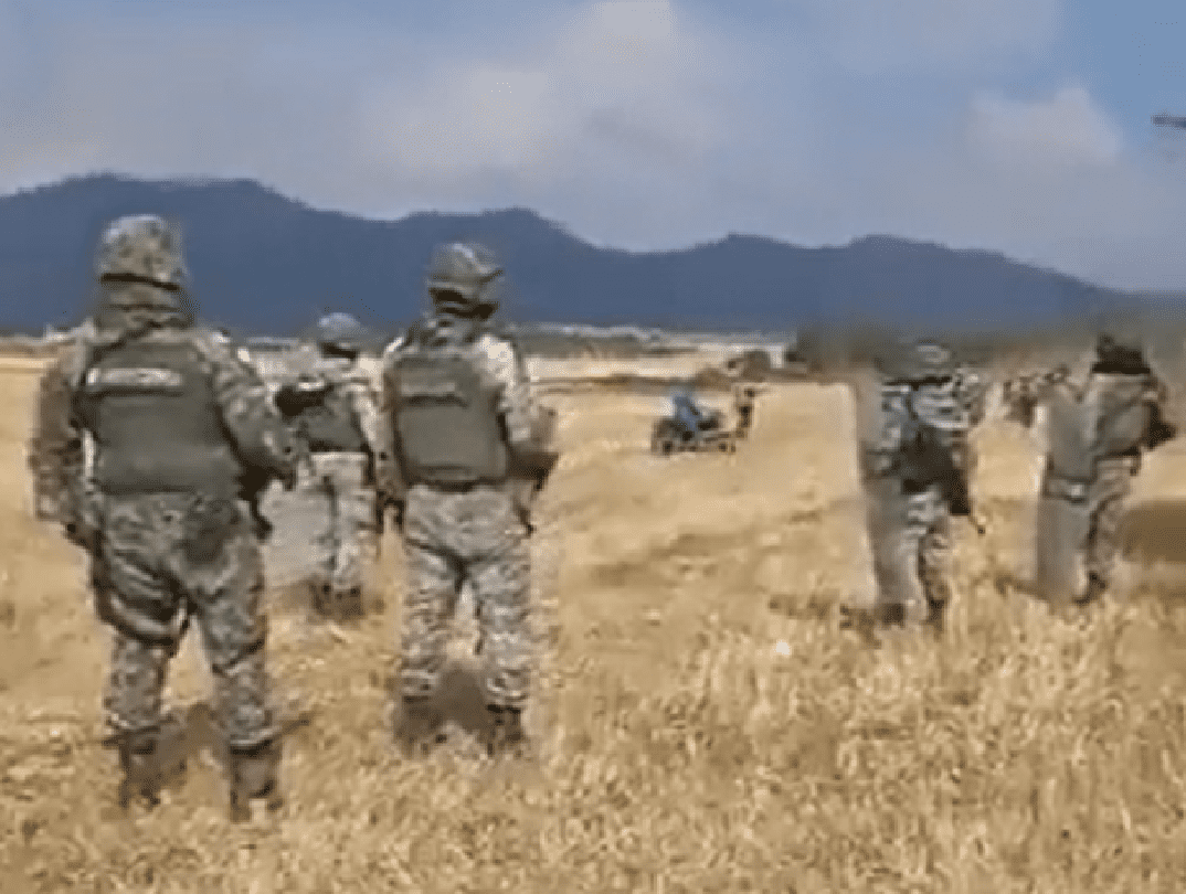 Guardia Nacional dejan ir a huachicoleros que robaban combustible frente a ellos