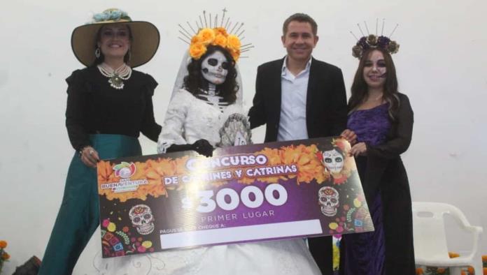 Celebran concursos de altares y catrinas