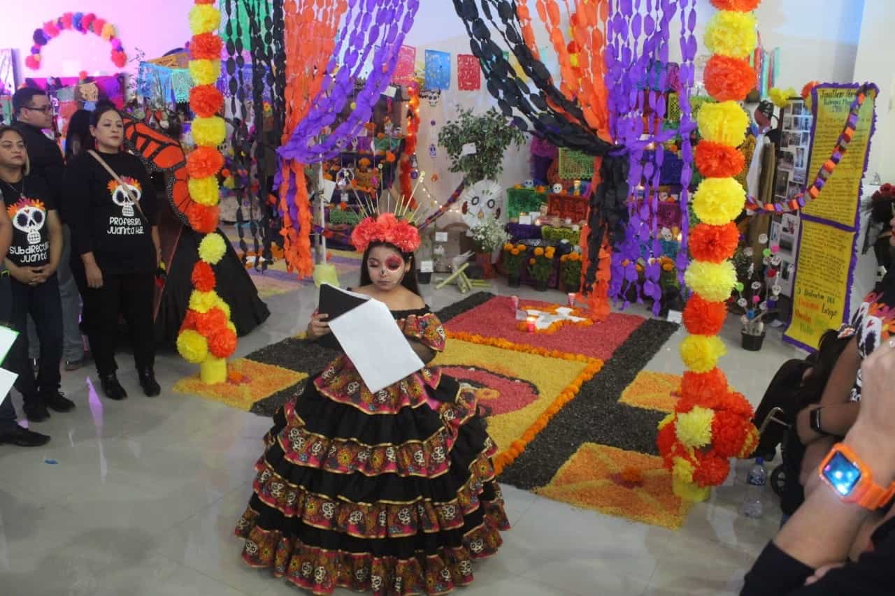 Celebran concursos de altares y catrinas