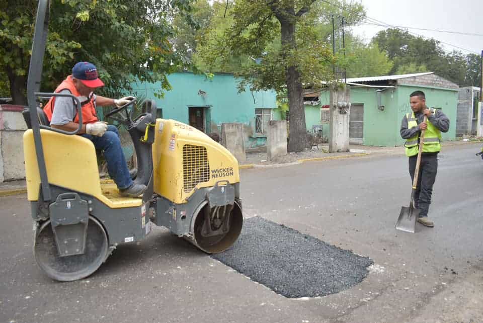 Avanza programa de bacheo en Nava 