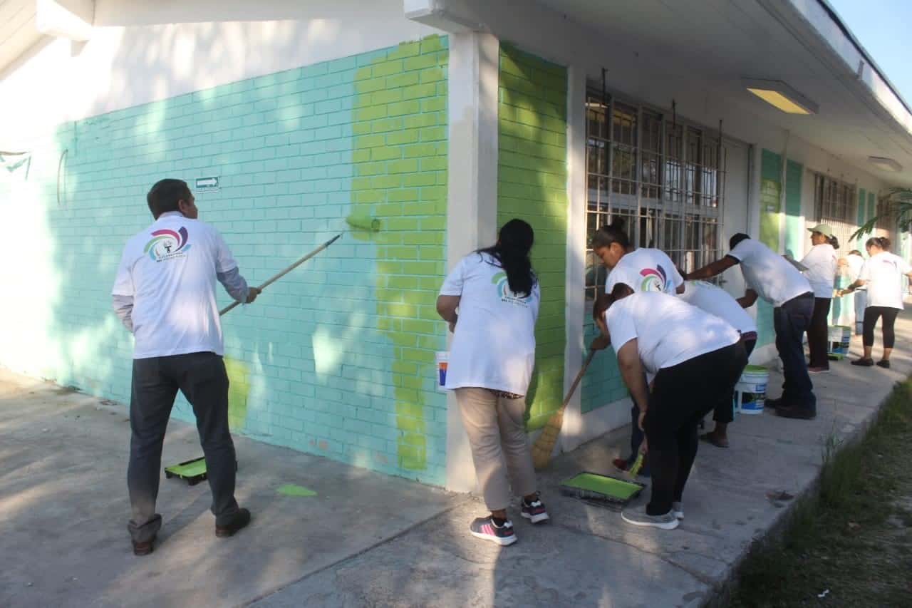 Pintan escuela Lucia Blanco