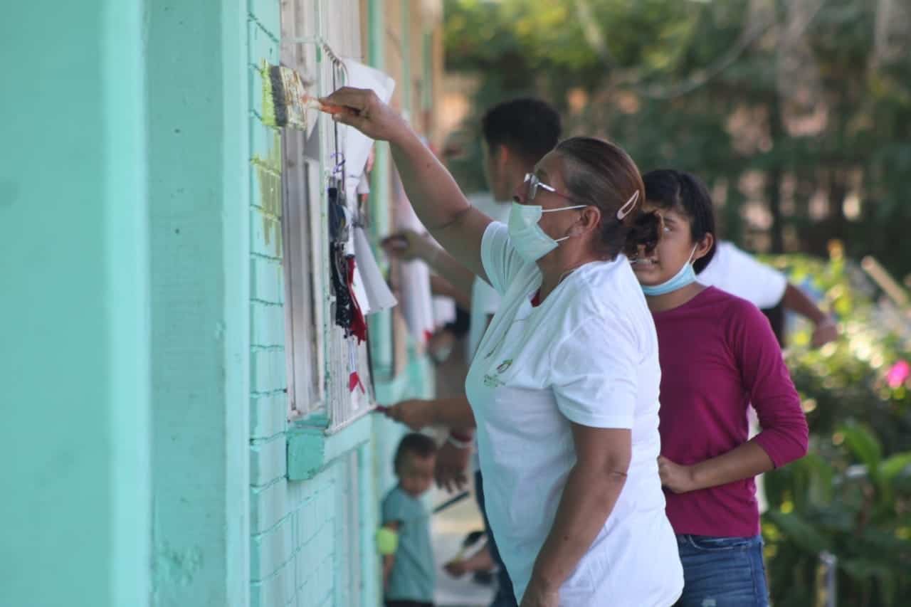 Pintan escuela Lucia Blanco