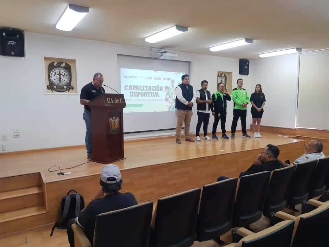 Imparten capacitación a entrenadores