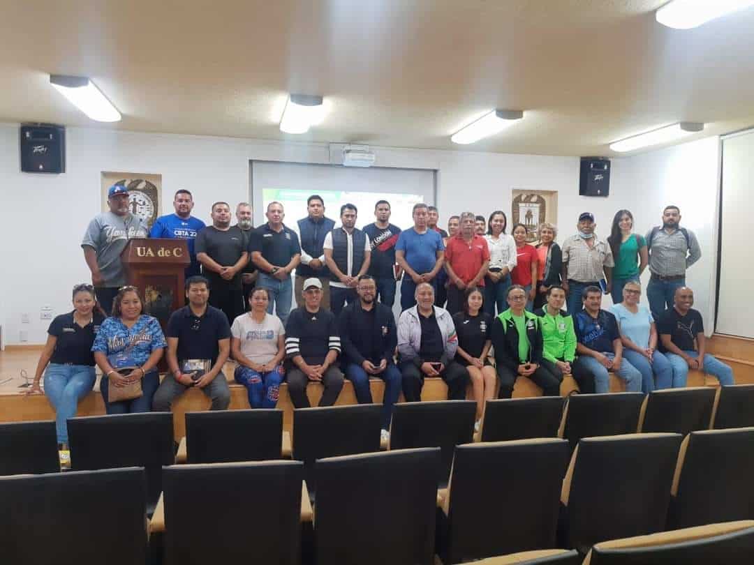 Imparten capacitación a entrenadores