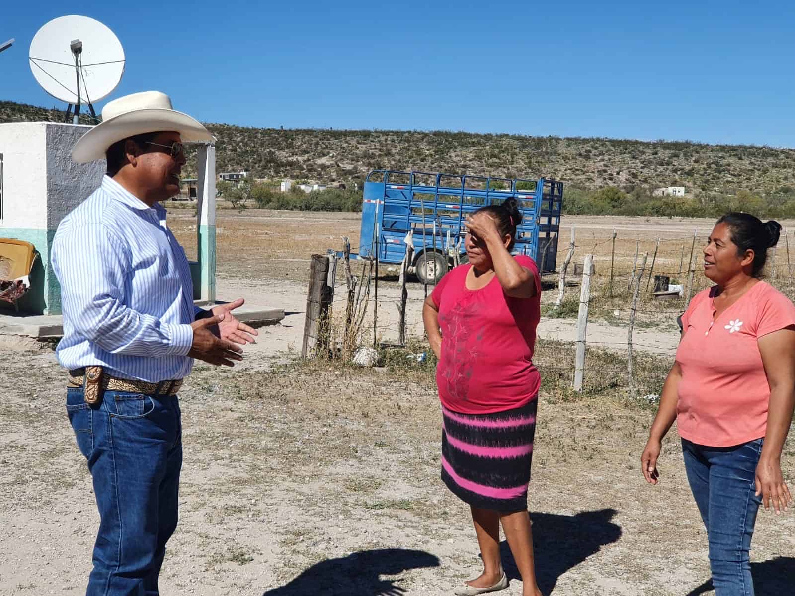 Recorre Beto la zona rural