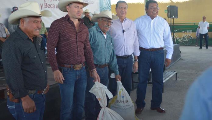 Reparten fertilizante y diésel a campesinos