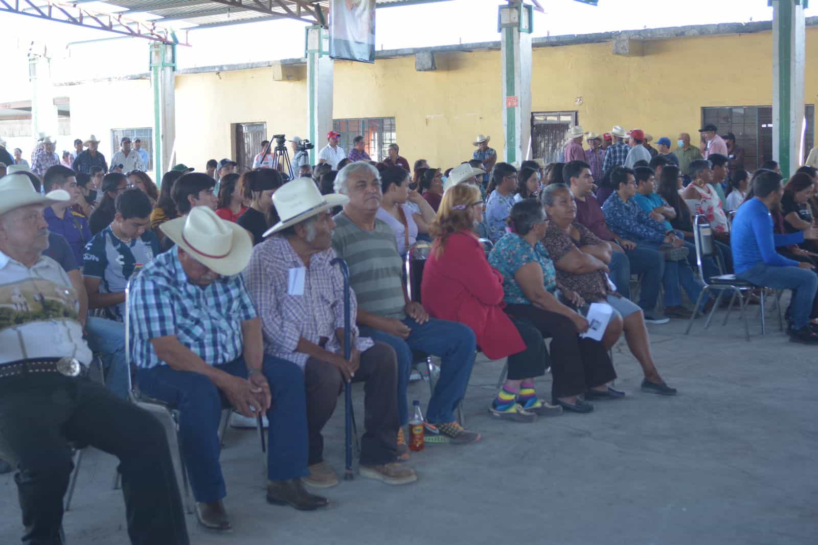 Reparten fertilizante y diésel a campesinos