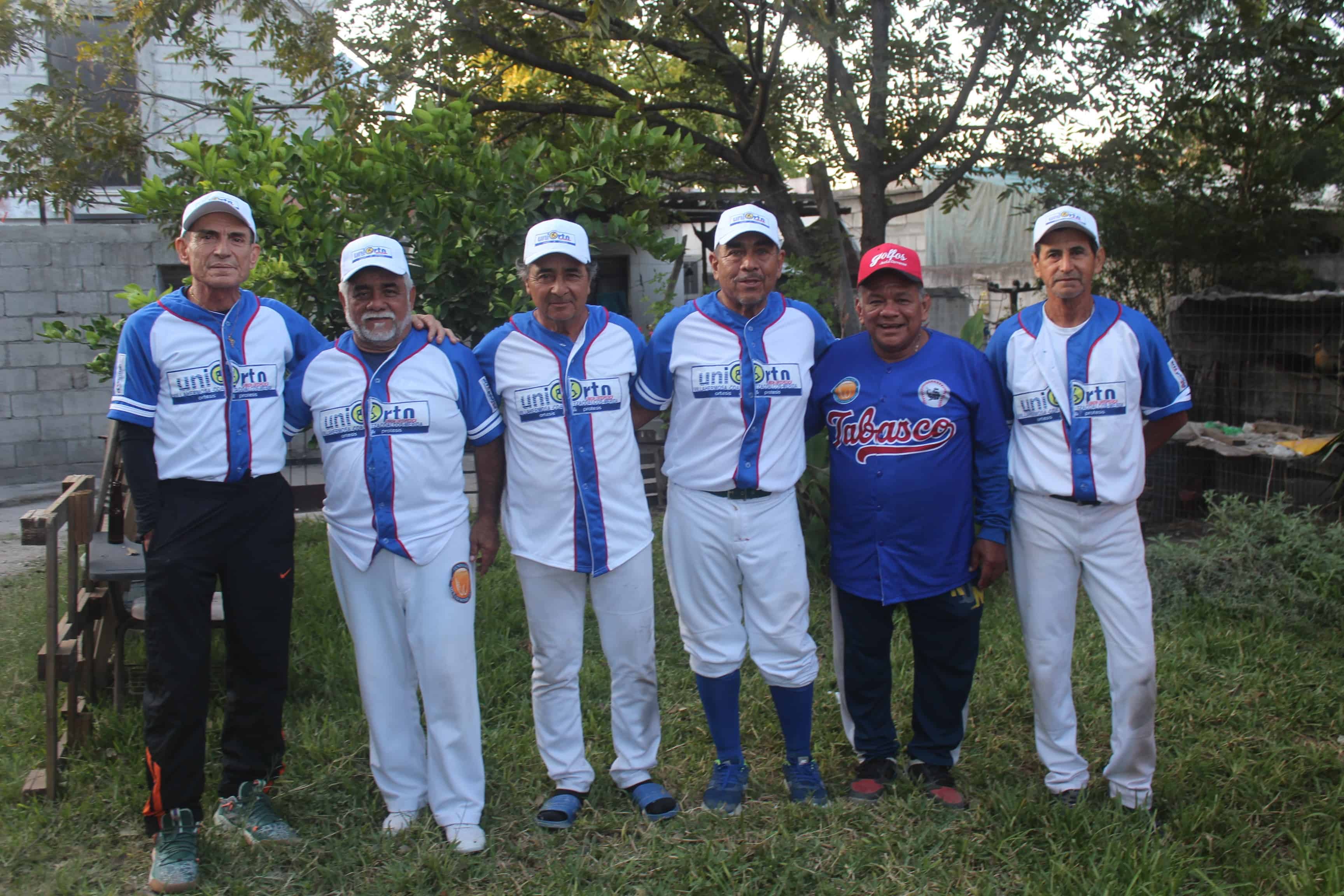 Julio Delgado y Ex beisbolistas estuvieron en Monclova