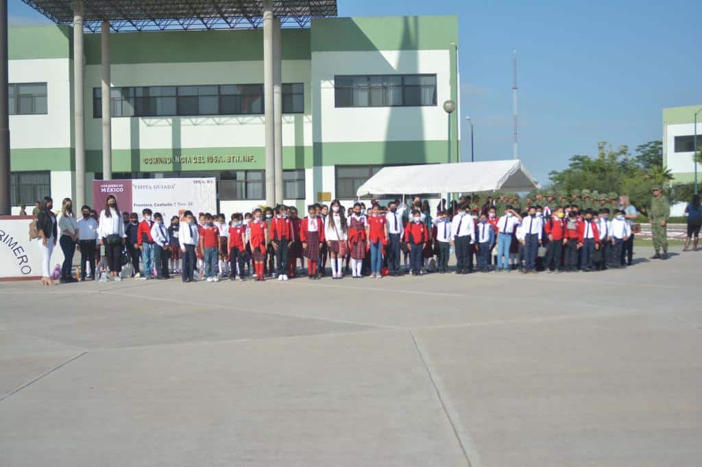 Evento cívico en el 105 Batallón 