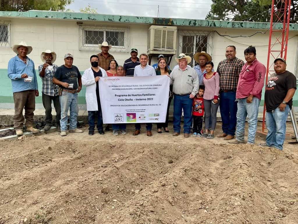 Promueve Hugo los Huertos Familiares