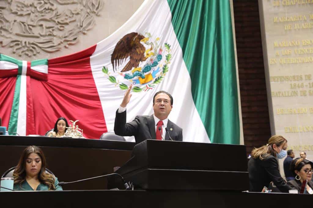 Durante su intervención, el también dirigente del PRI en Saltillo, señaló la falta de proyectos regionales que fomenten el empleo y estimulen la inversión