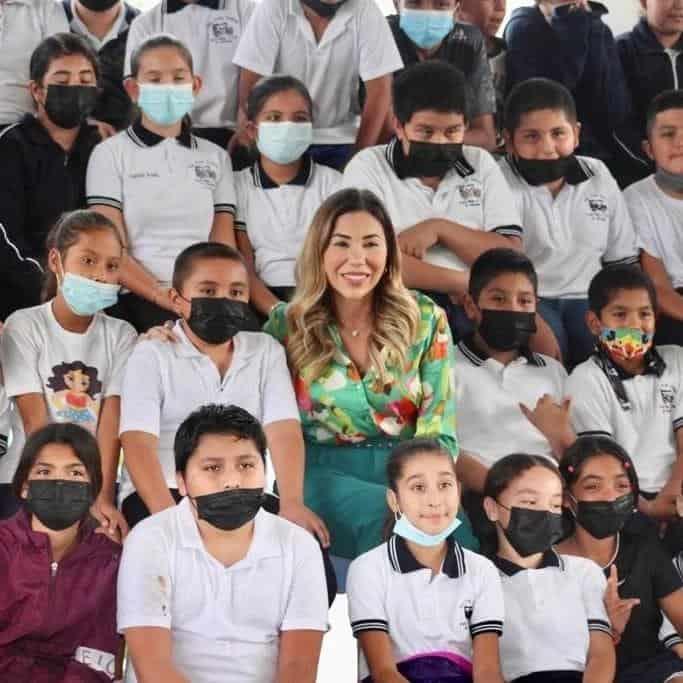 Ilumina Tania Escuela Ford