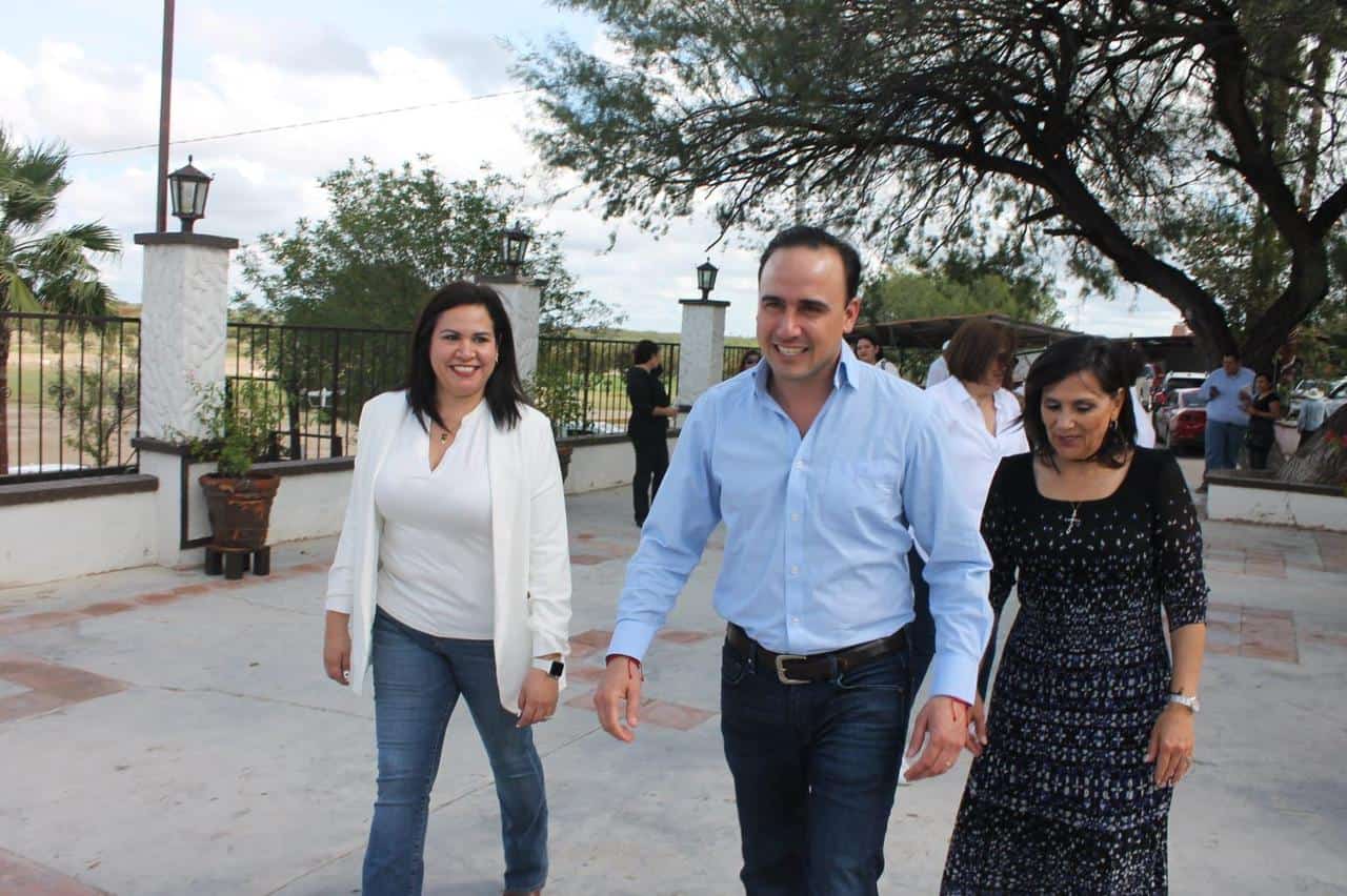 Se reúne Manolo con mujeres influyentes 