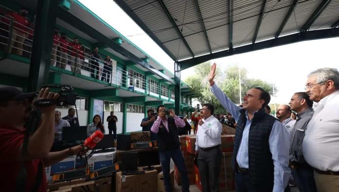 Educación es la herramienta más importante: Manolo