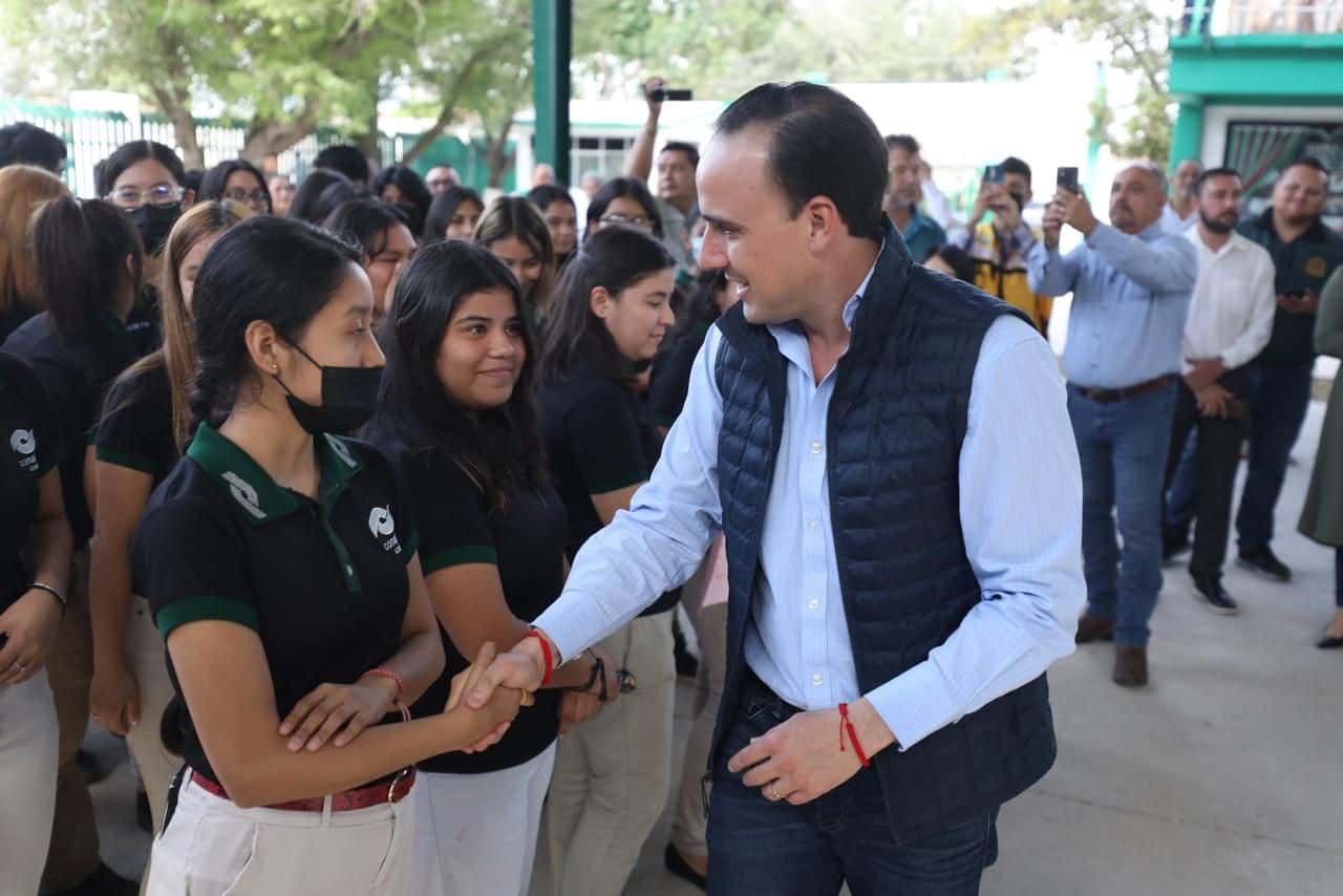 Educación es la herramienta más importante: Manolo
