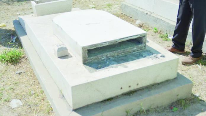 Cae sujeto por Dañar tumbas