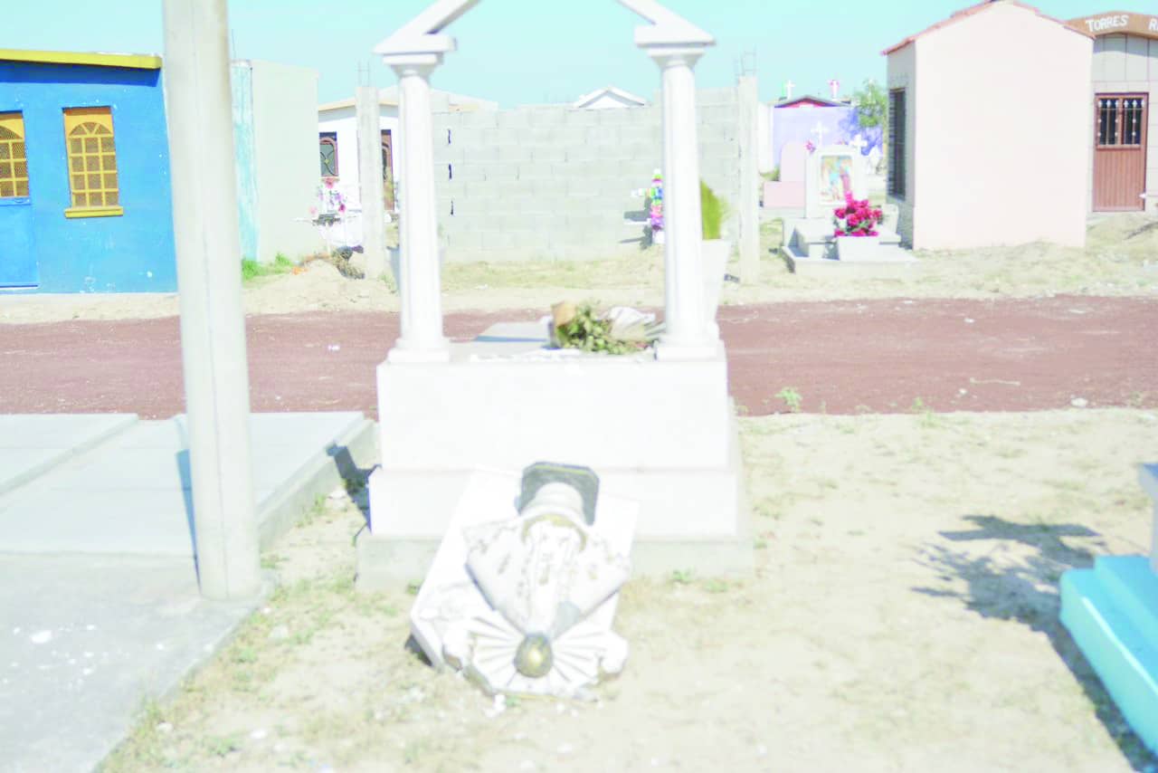 Cae sujeto por Dañar tumbas