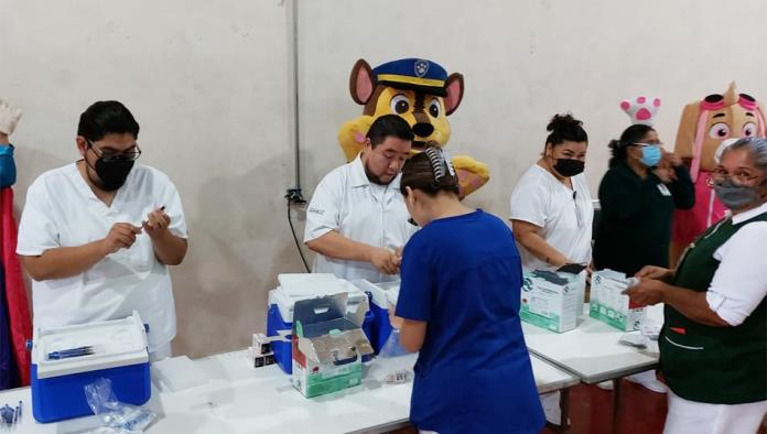Vacunan a 300 niños rezagados 