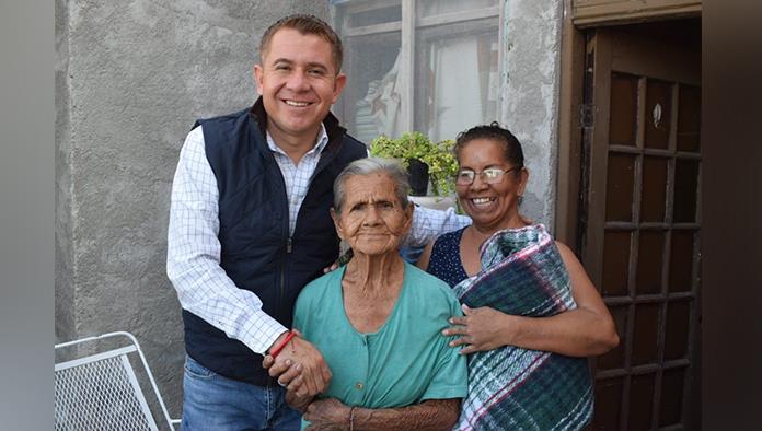 Visita Hugo a los adultos mayores