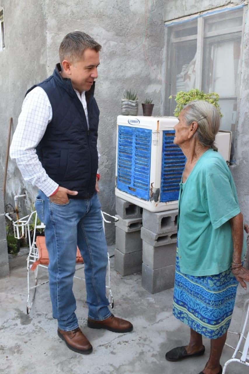 Visita Hugo a los adultos mayores
