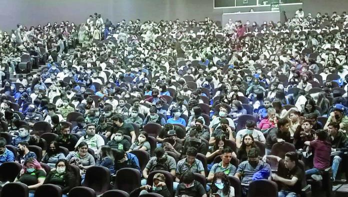 Escuchan jóvenes ‘Ángeles de la vida’