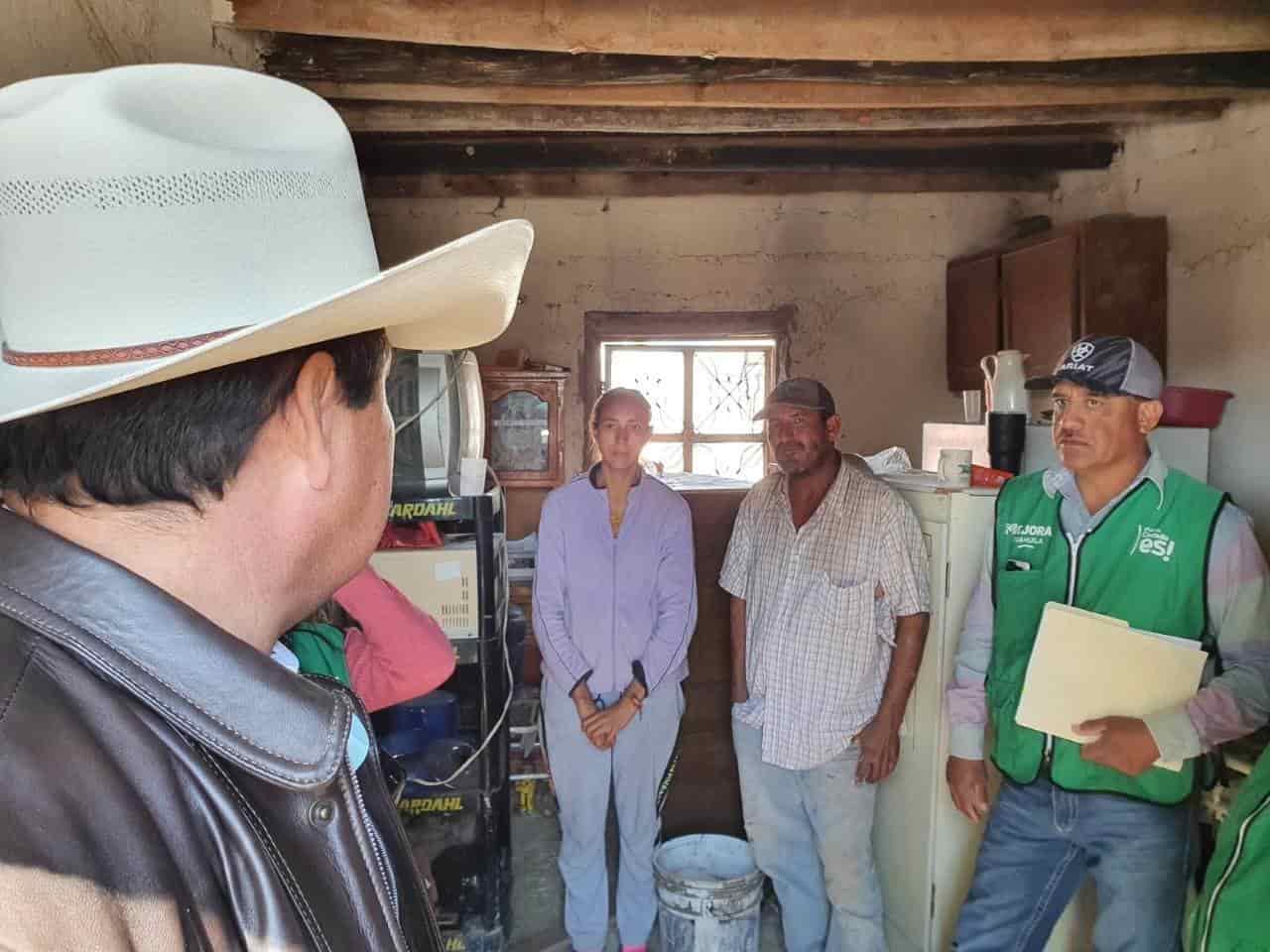 Entrega Beto obra a familia