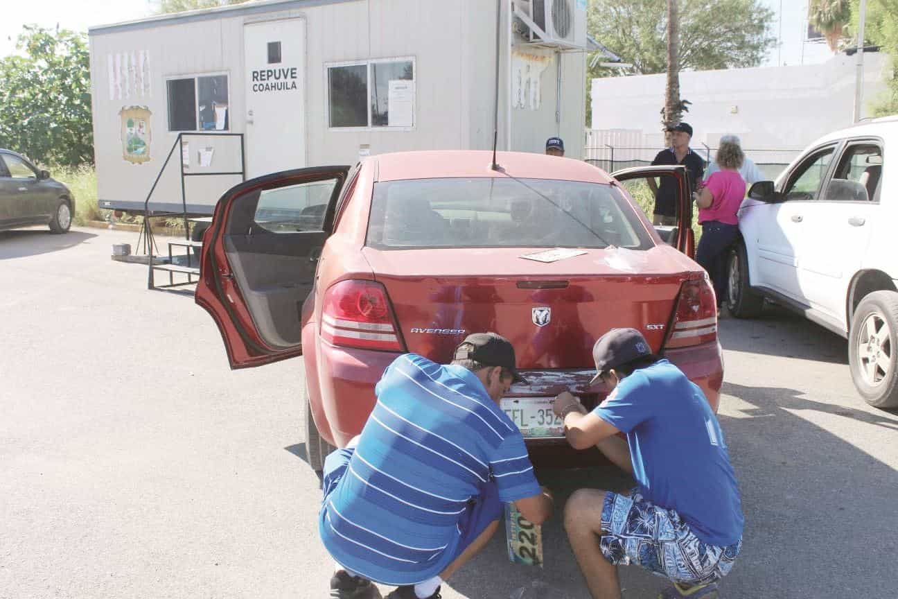 Denuncian presencia de coyotes para la regularización de autos extranjeros.
