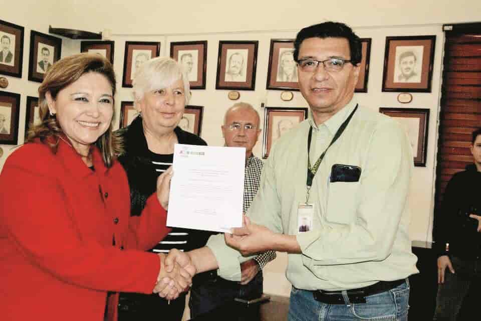 Entrega la SEMA reconocimientos