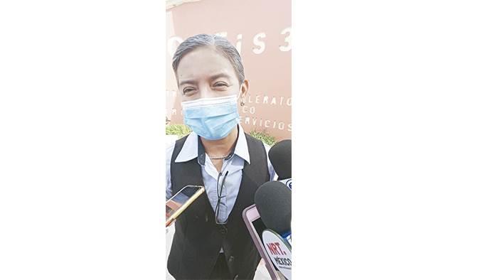 Apoyan padres a Directora del CBTis 